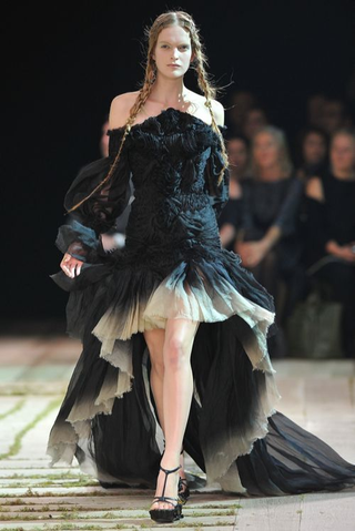 Illustration for article titled Sarah Burton Pulls Off McQueen Without McQueen